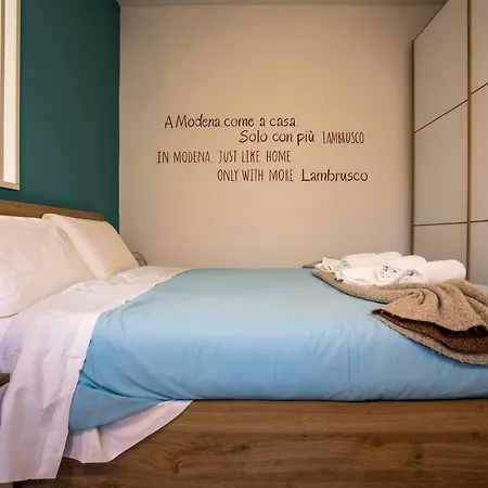 Lambrusco Monolocale Vicino Al Centro Di Universita E Policlinico *